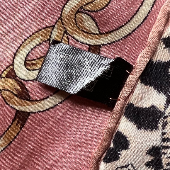 Roberto Cavalli Scarf. 100% Silk. Made in Italy. - Picture 16 of 16